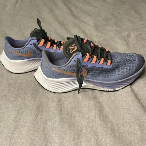 Nike sneakers, kids size 4, like new - Picture 6 of 12